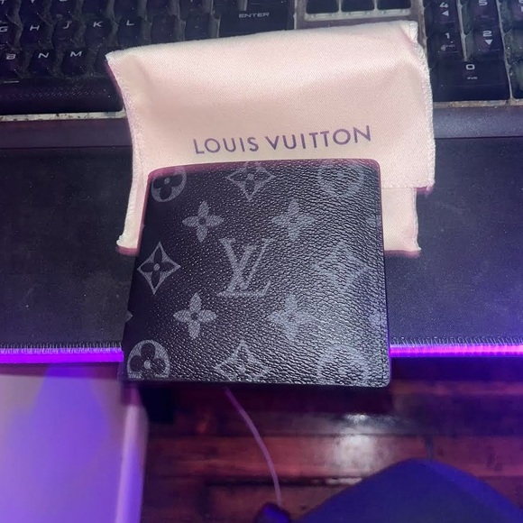 Louis Vuitton Wallet - Picture 1 of 2